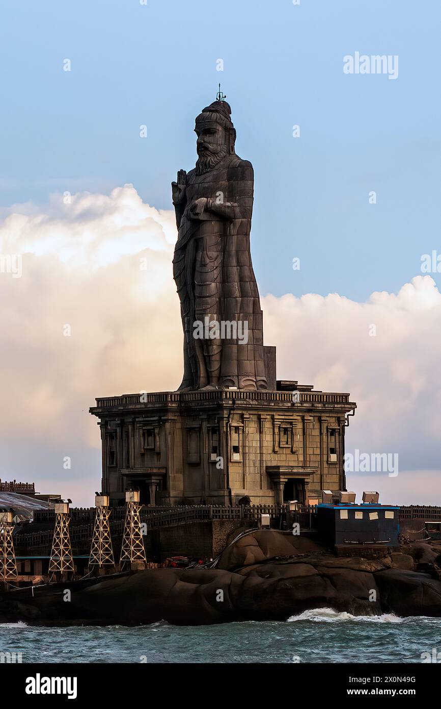 Kanyakumari plage Tamilnadu, Inde du Sud, est une destination pittoresque qui offre une vue imprenable sur les nuages de mousson au-dessus de l'océan. Banque D'Images