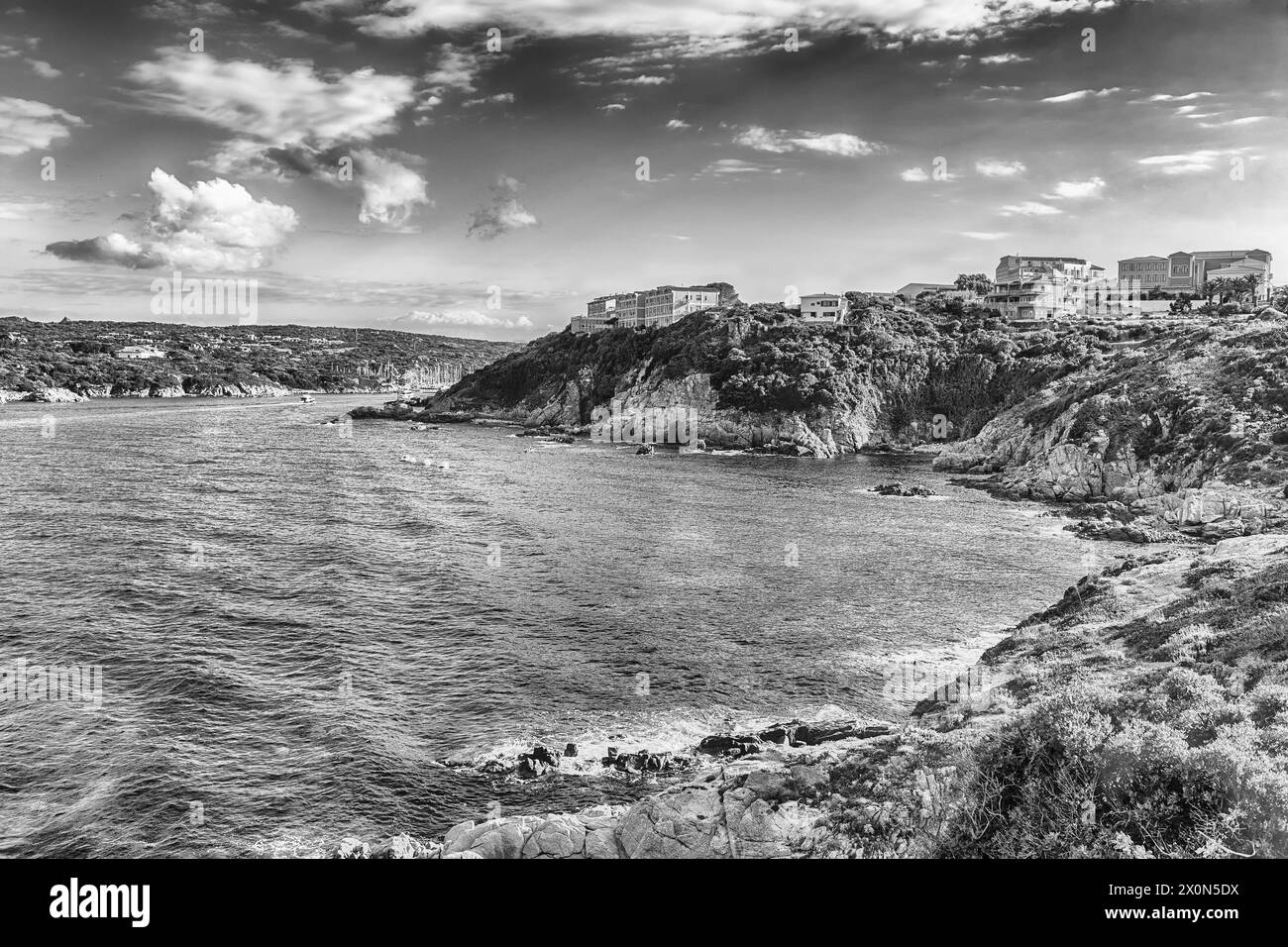 Vue panoramique sur la côte de Santa Teresa Gallura, située à la pointe nord de la Sardaigne, sur le détroit de Bonifacio, dans la province de SAS Banque D'Images