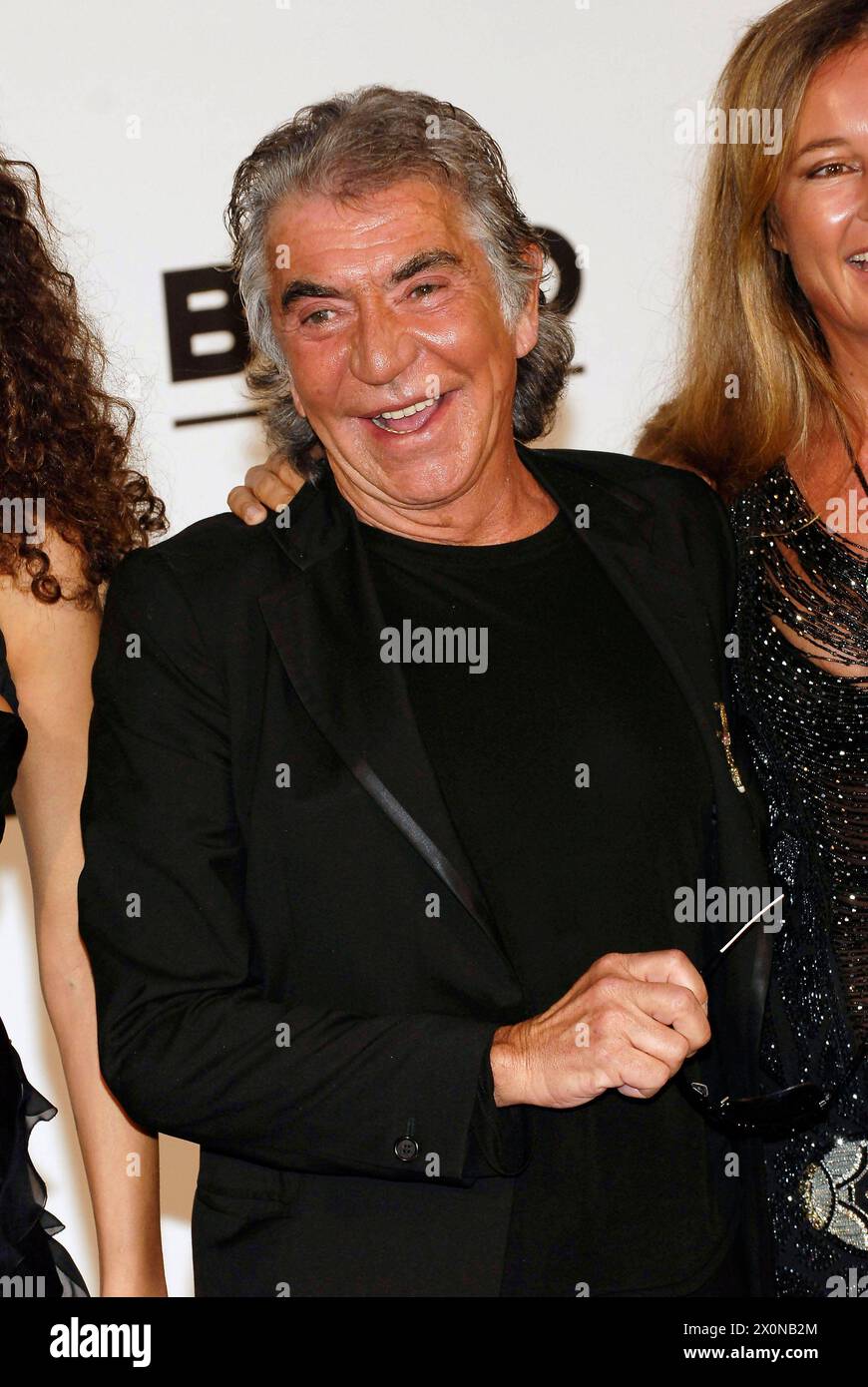 Roberto Cavalli meurt à l'âge de 83 ANS ROBERTO CAVALLI arrivées au cinéma contre le SIDA AFM au Moulins de Mougins, Cannes. 59ème Festival International de Cannes, France. 25 mai 2006 Ref : KRA demi longueur noir Berlin Allemagne Copyright : xPersun/CapitalxPicturesx Banque D'Images