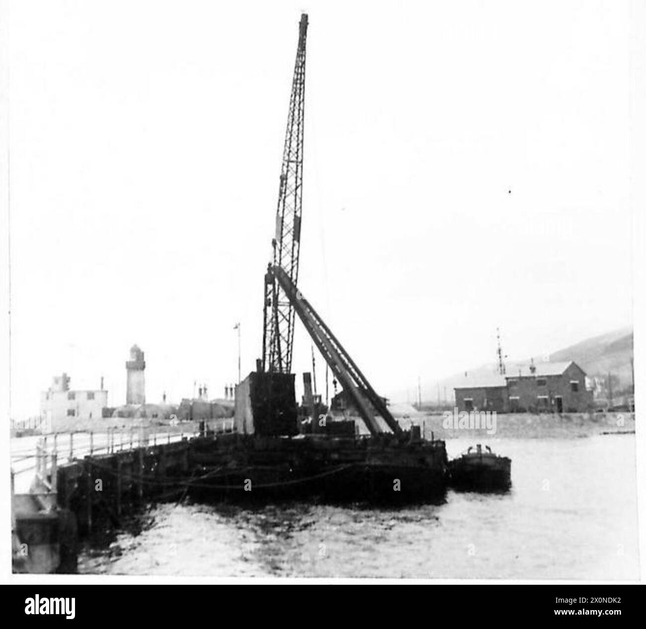 AFFECTATION SPÉCIALE POUR TN. 6[A] - grue flottante à vapeur de 7 tonnes. Négatif photographique, Armée britannique Banque D'Images