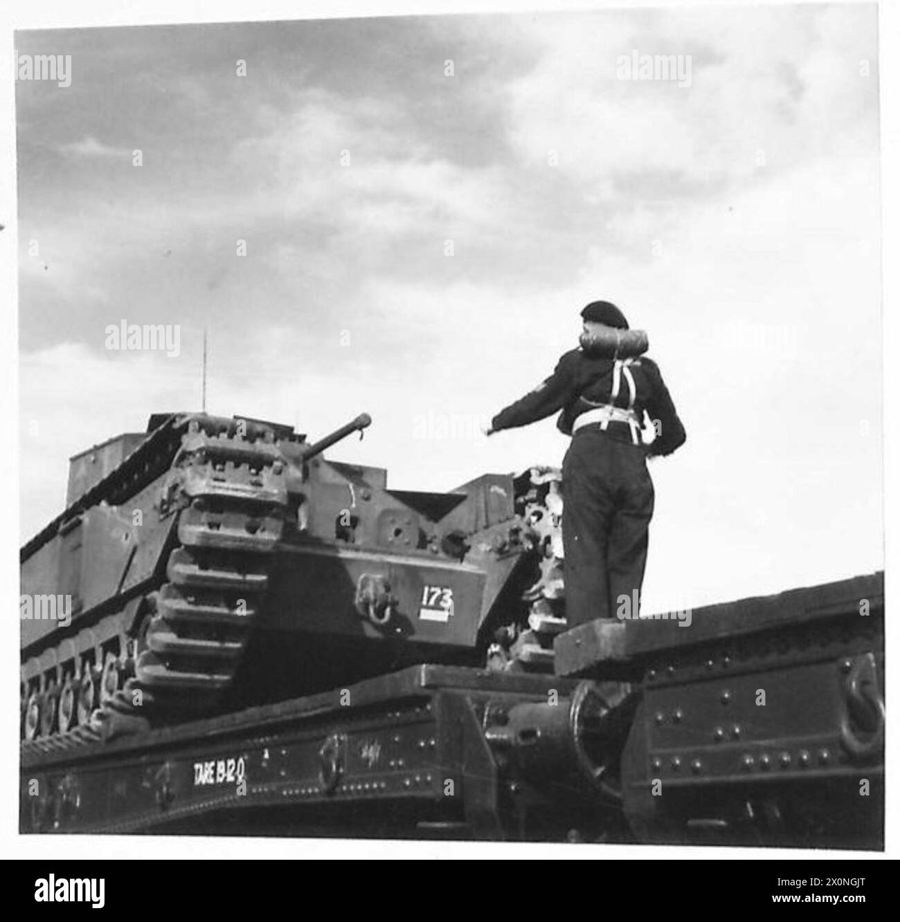 EXERCICE « PARE-CHOCS » - « Churchill » Mk. Char d'infanterie IV en cours d'entraînement. Négatif photographique, Armée britannique Banque D'Images