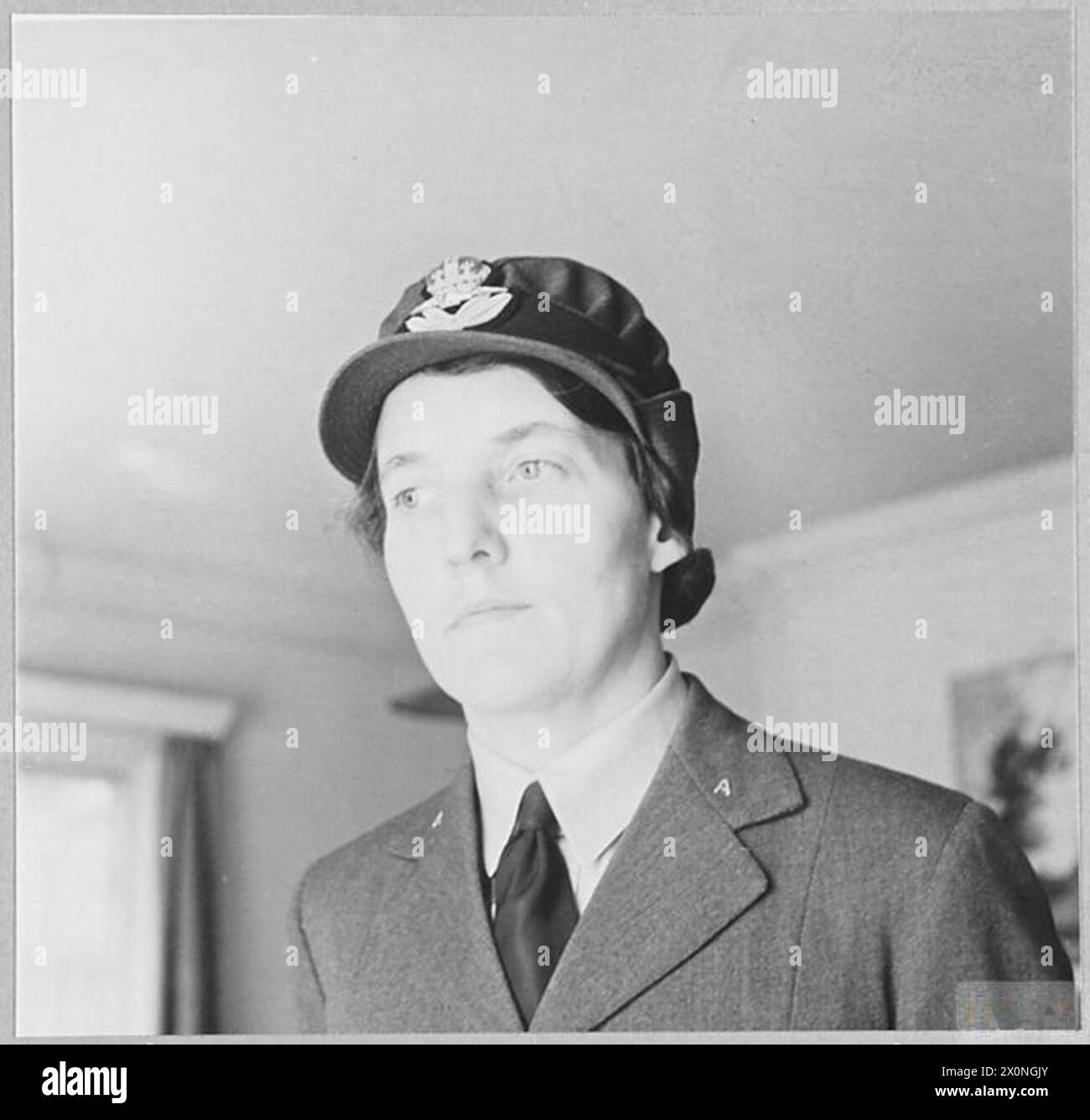 Helen Murdoch-Grant, officier de bord intérimaire de Glasgow, rejoint une compagnie originale de R.A.F. de l'A.T.S. en mars 1939. Elle s'est ensuite spécialisée dans le travail des signaux en tant qu'officier de codage et de chiffrement. Négatif photographique, Royal Air Force. Banque D'Images