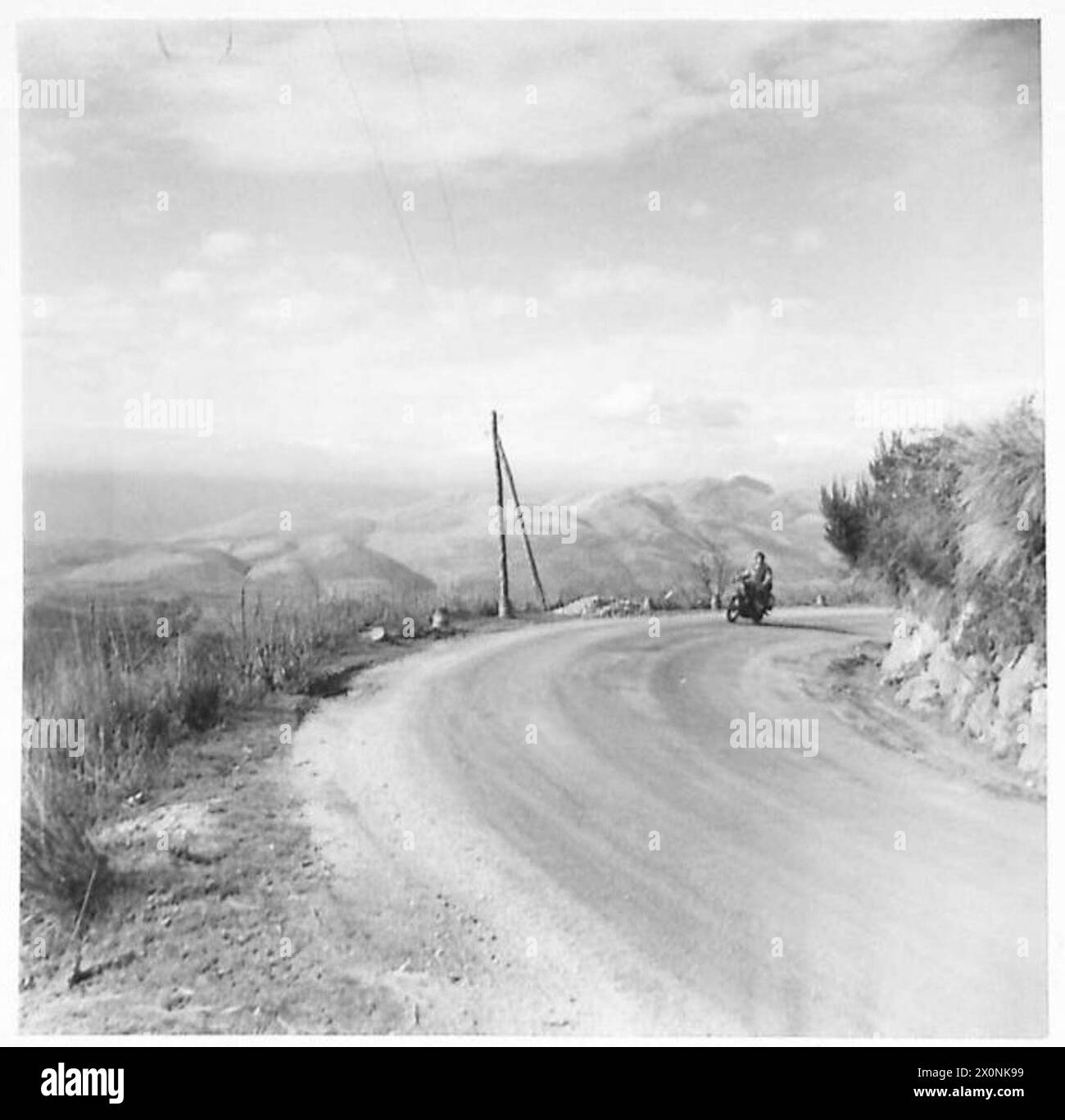 Le panorama de trois photos montre la campagne inondée dans la région de Sessa en Italie causée par le débordement de la rivière Garigliano. Négatif photographique de l'armée britannique. Banque D'Images