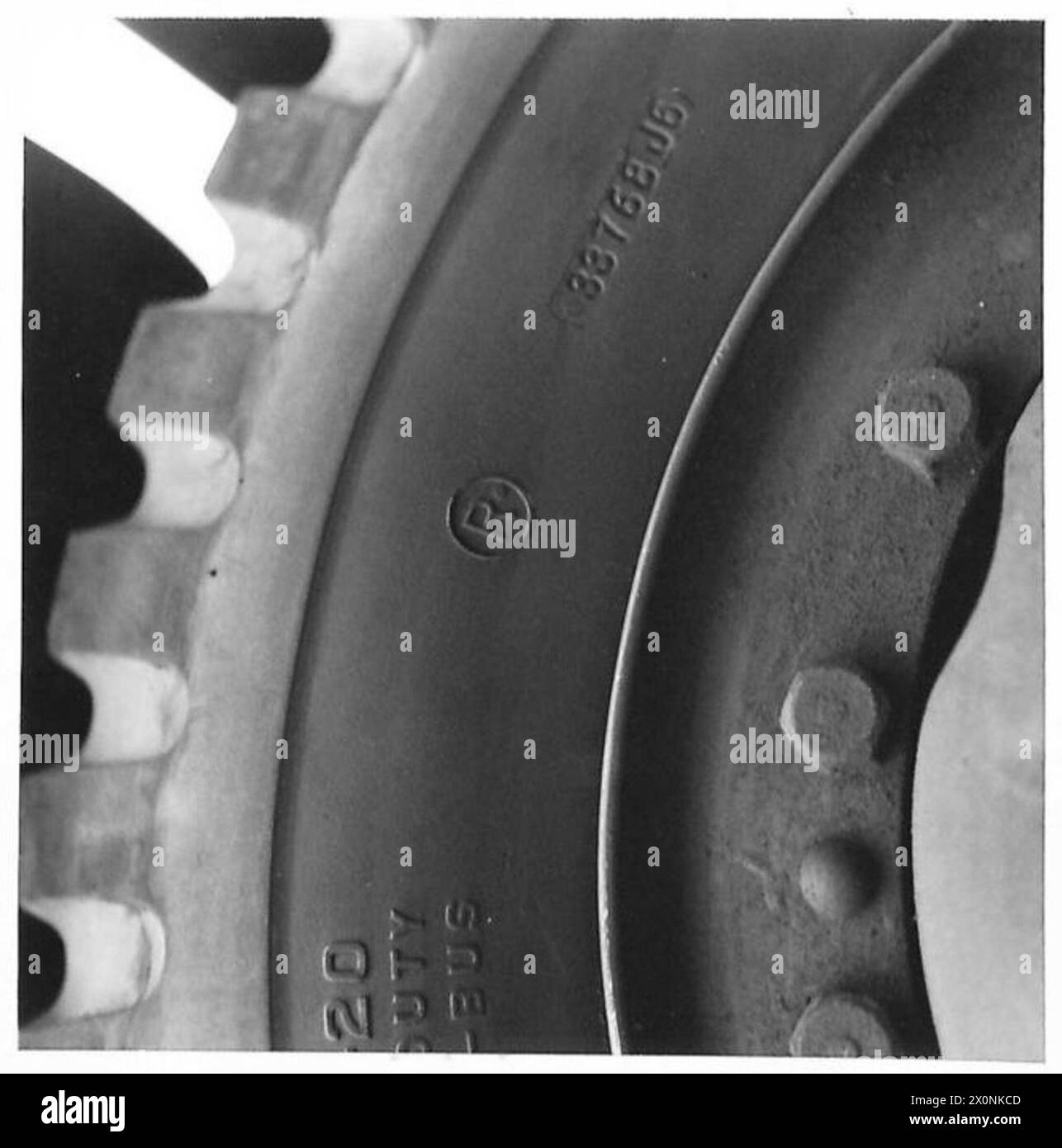 Les photographies montrent les pneumatiques utilisés dans les opérations pour le M.E.6, en indiquant leur type, leur état et leur disposition. Banque D'Images