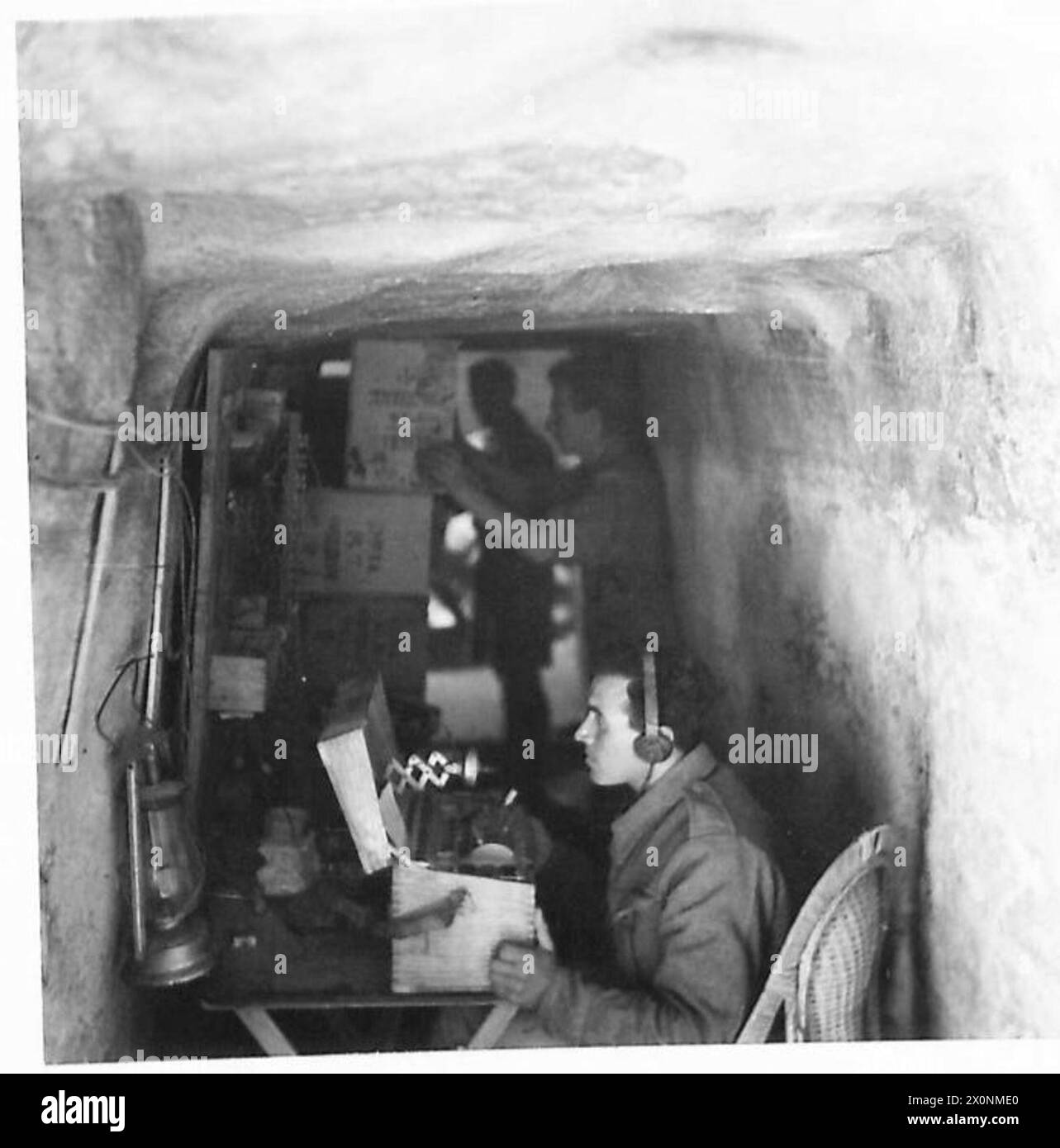 Une CATACOMBE COMME STATION DE SIGNALISATION (PHOTOS DU DÉSERT occidental) - le tableau de distribution de la R.C.O.S., négatif photographique de 20 pieds au-dessous du sol, armée britannique Banque D'Images