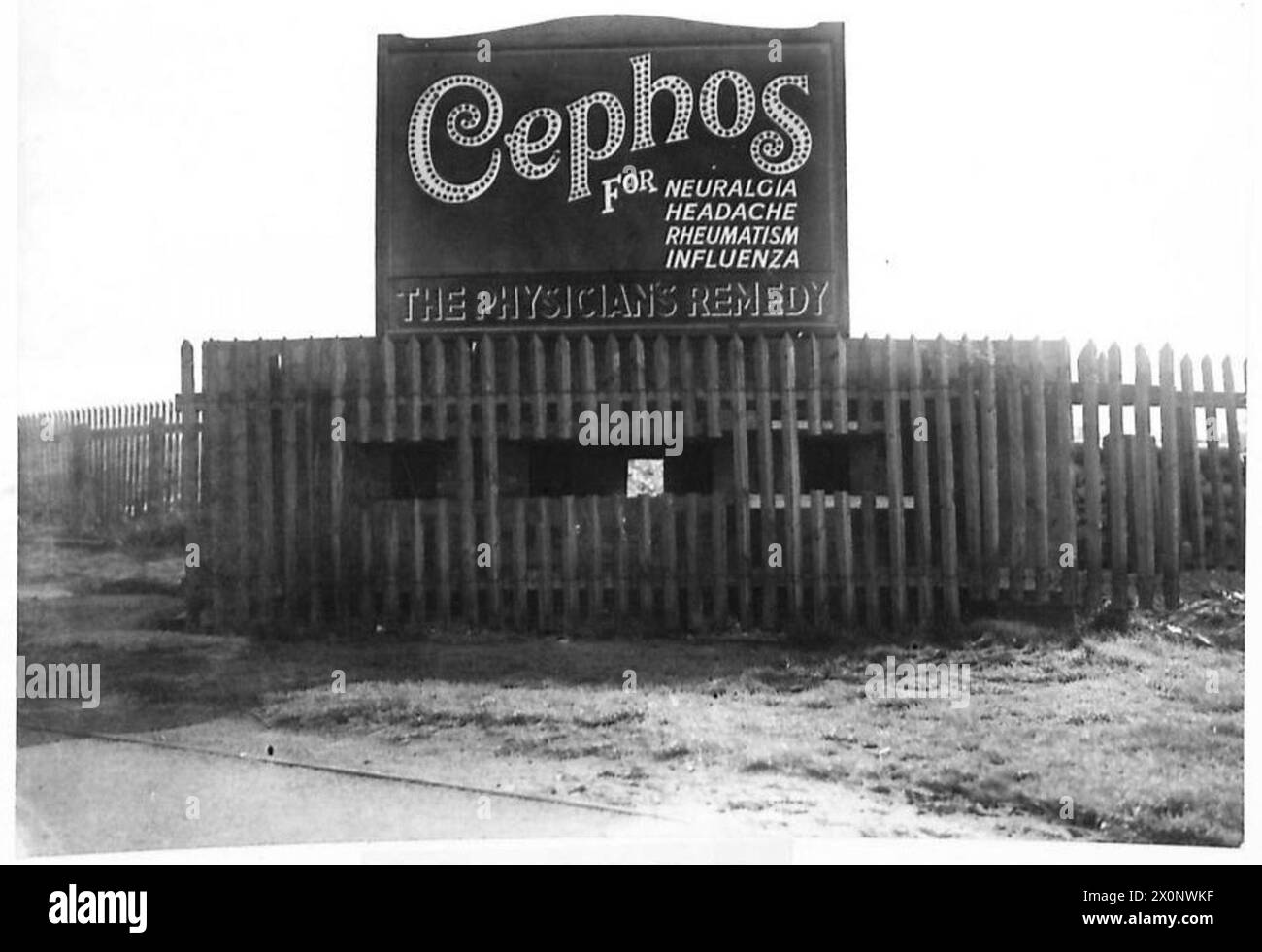Négatif photographique en verre montrant des points forts camouflés dans la zone de commandement nord de l'armée britannique. Banque D'Images