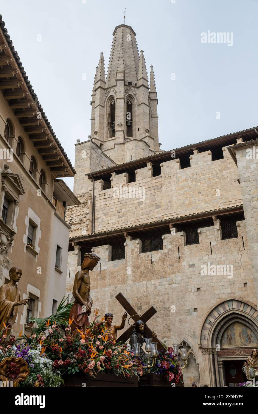 Flotteur fait pour les processions religieuses, exposition paso avant de commencer la procession, Gérone, Catalogne, Espagne Banque D'Images
