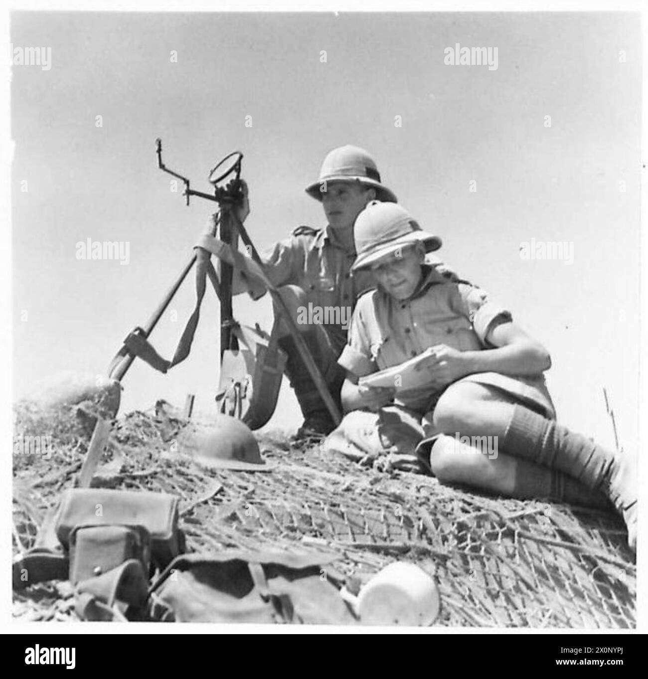 Un bataillon d'infanterie légère exploite un poste d'héliographe pour la communication des signaux. Banque D'Images