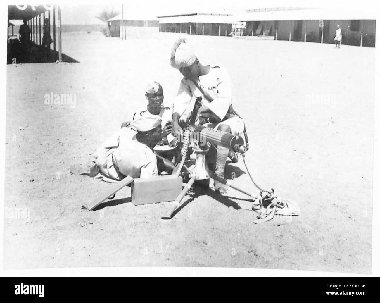 Le personnel de la Force de défense soudanaise apprend à utiliser le pistolet Vickers. Négatif photographique, armée britannique. Banque D'Images