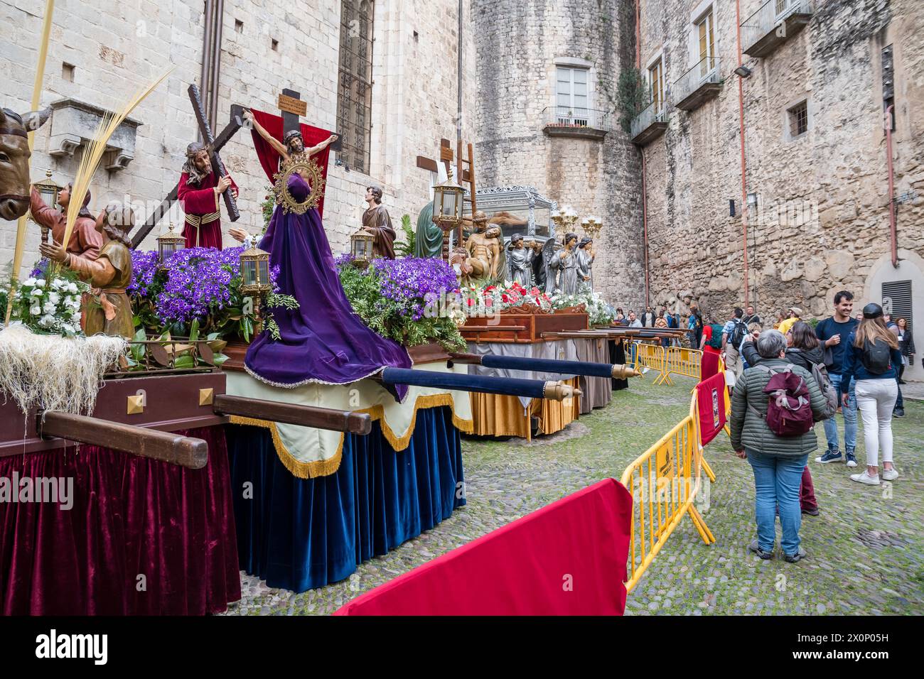 Flotteur fait pour les processions religieuses, exposition paso avant de commencer la procession, Gérone, Catalogne, Espagne Banque D'Images