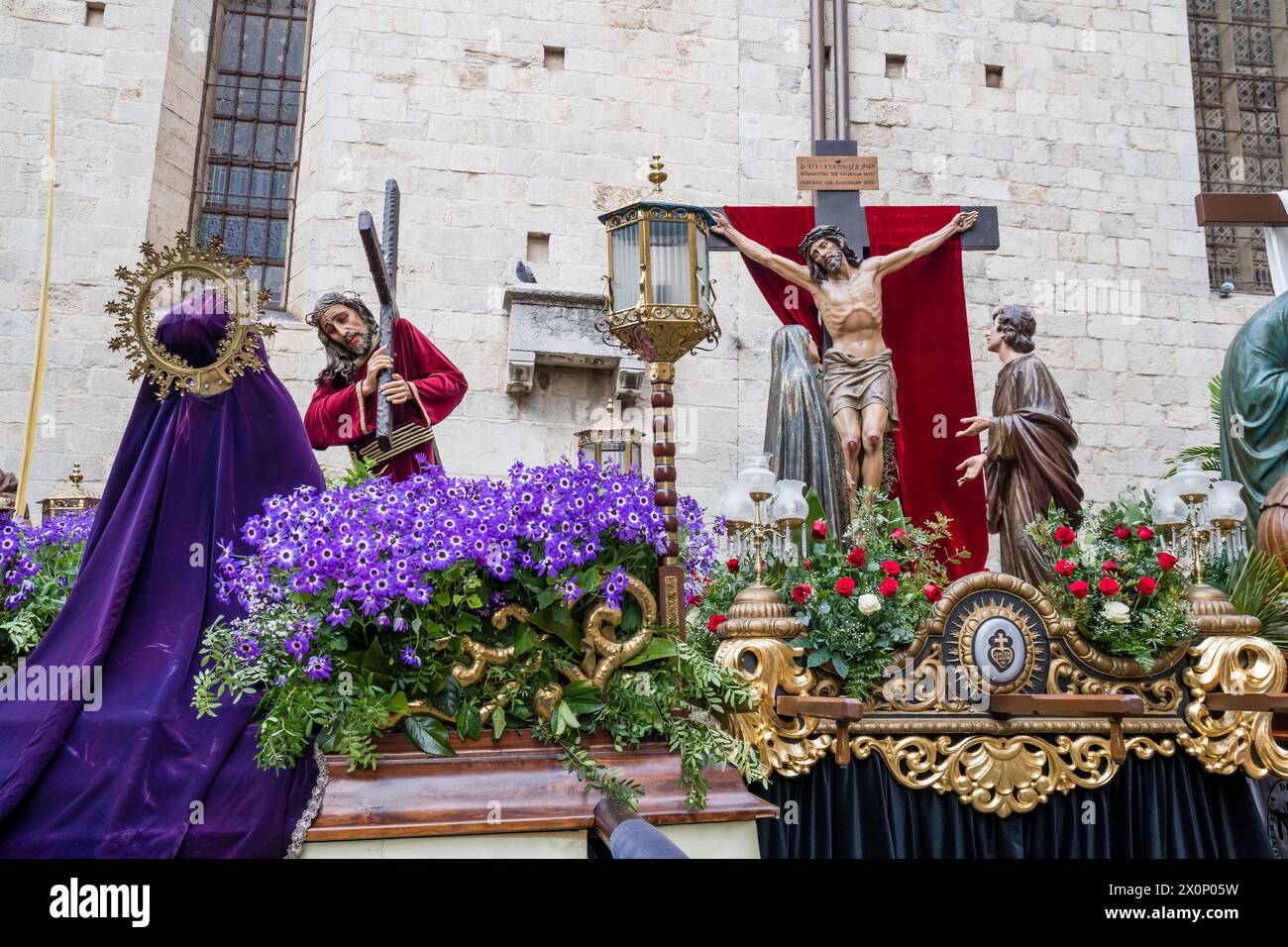 Flotteur fait pour les processions religieuses, exposition paso avant de commencer la procession, Gérone, Catalogne, Espagne Banque D'Images