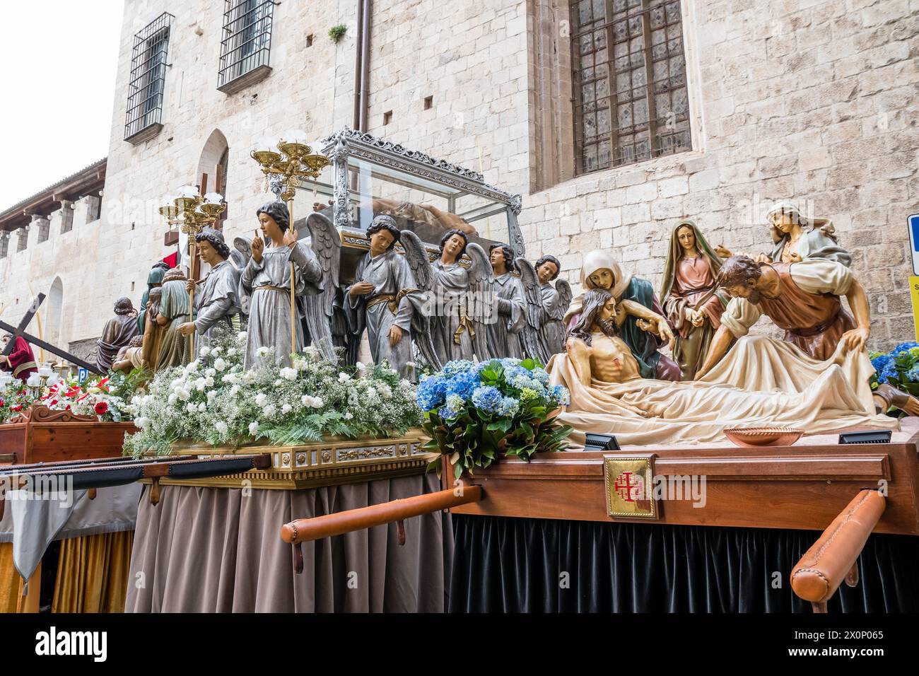 Flotteur fait pour les processions religieuses, exposition paso avant de commencer la procession, Gérone, Catalogne, Espagne Banque D'Images