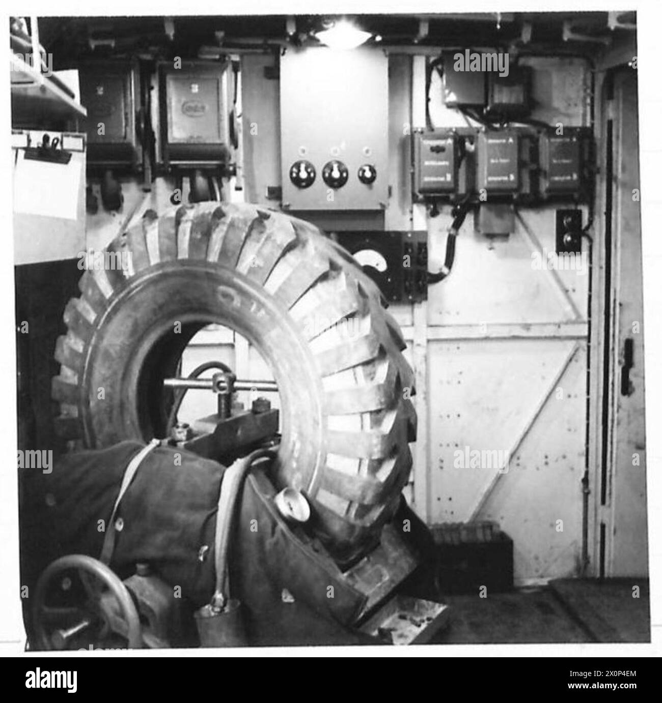 M.E.6 matériel d'affichage des unités comprenant trois unités à cavités, des supports à talons, des coussins gonflables, un réservoir d'eau, un tableau de commutation, et ventilateur d'extraction pour une mission spéciale. Banque D'Images