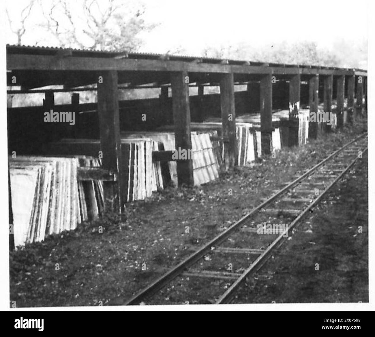 Les points forts camouflés du 12e corps sont représentés sur un négatif en verre, illustrant les positions défensives et les fortifications. Négatif photographique, armée britannique. Banque D'Images
