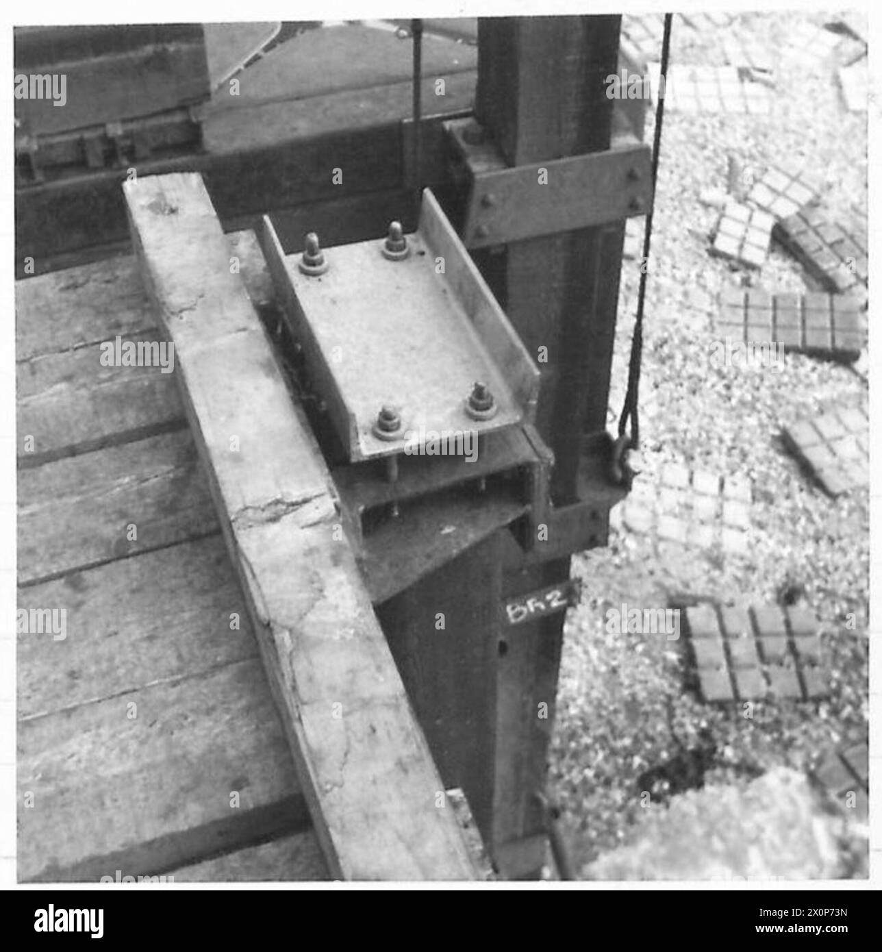 Une coiffe de pieu est utilisée dans la construction d'une jetée composite dans le cadre d'une mission d'ingénierie spéciale. Banque D'Images