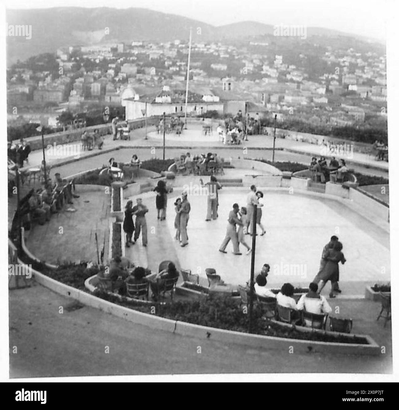 Le château de S. Gisuto à Trieste est occupé par le 26e bataillon néo-zélandais, qui utilise la terrasse pour danser les troupes. Banque D'Images