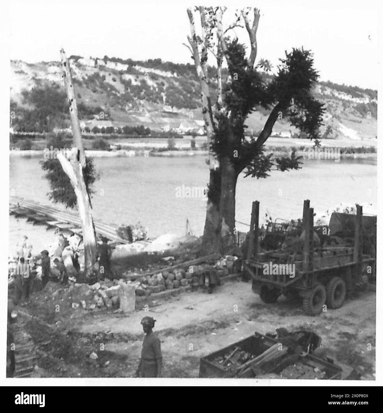 Vue panoramique de la Seine à Vernon lors des opérations de l'armée britannique dans le Nord-Ouest de l'Europe, 1944-1946. Négatif photographique, 21e Groupe d'armées. Banque D'Images