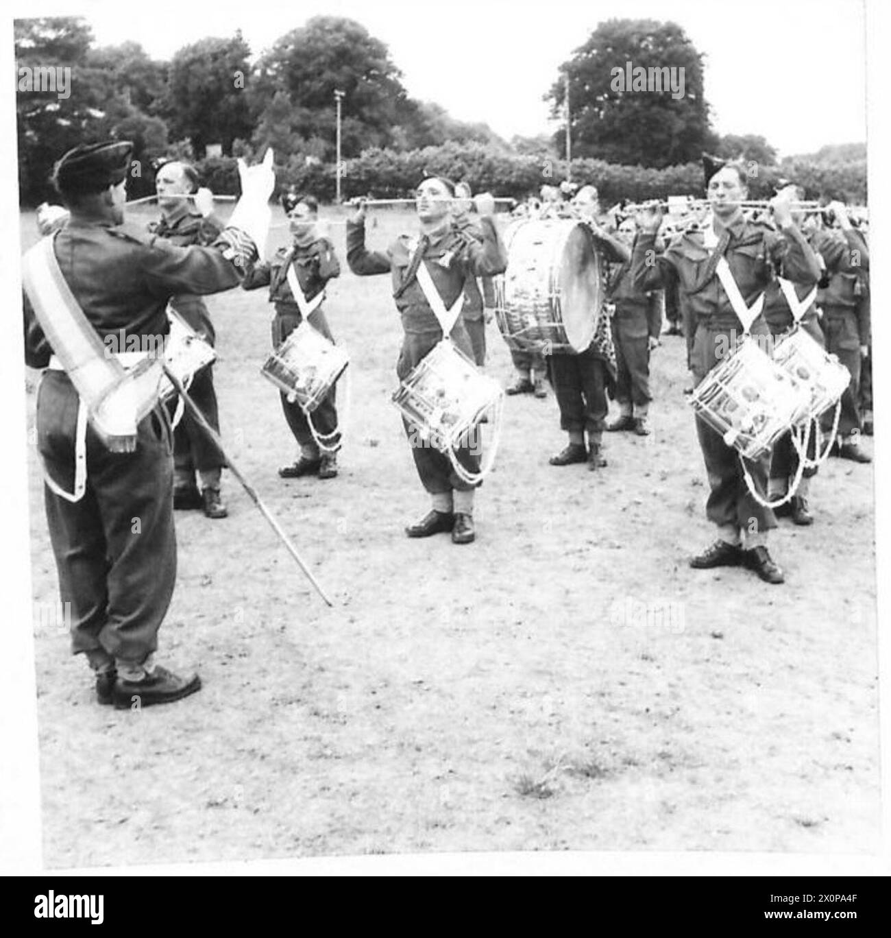 AVEC LE RÉGIMENT GALLOIS EN IRLANDE DU NORD - The Band and Drums. Négatif photographique, Armée britannique Banque D'Images