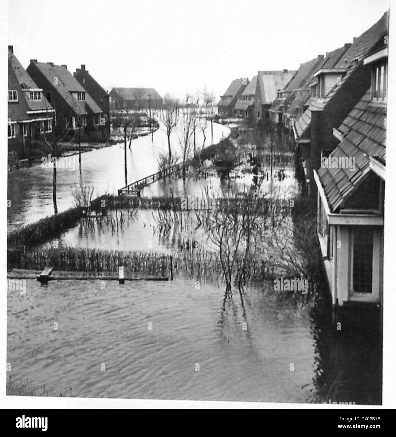 L'ÎLE INONDÉE DE WALCHEREN - vue générale de la zone inondée. Négatif photographique, Armée britannique, 21e groupe d'armées Banque D'Images