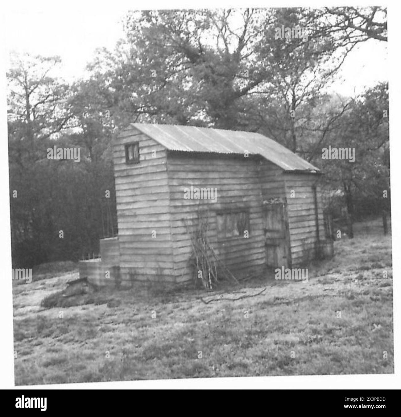 Les points forts camouflés du 12e corps sont documentés dans un négatif photographique de l'armée britannique. Banque D'Images