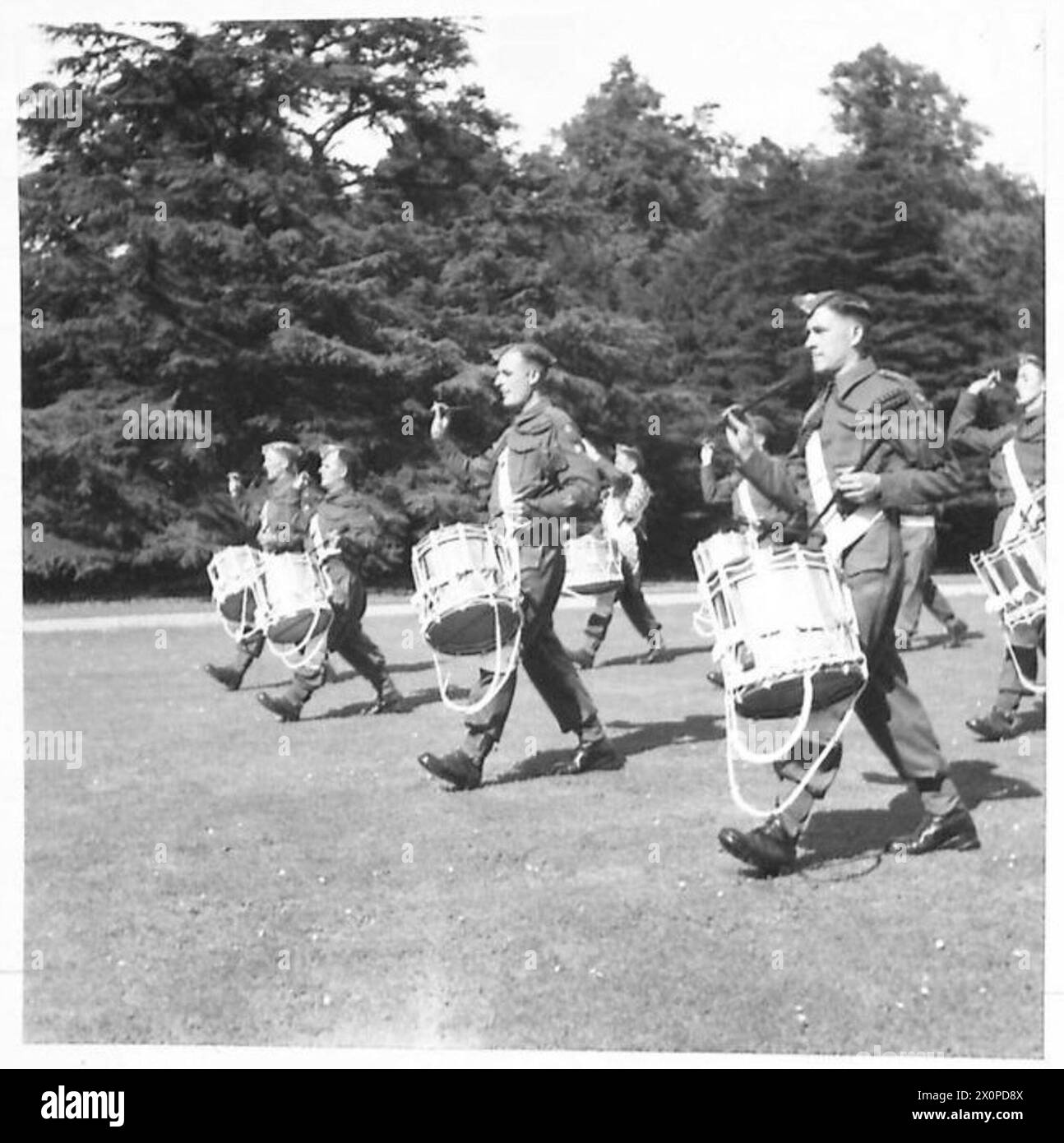 Le bataillon Band of a Devon Regiment joue la retraite lors d'une représentation cérémonielle. Banque D'Images