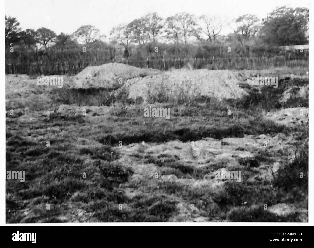 Points forts camouflés du 12e corps de l'armée britannique, capturés sur un négatif photographique en verre. Banque D'Images