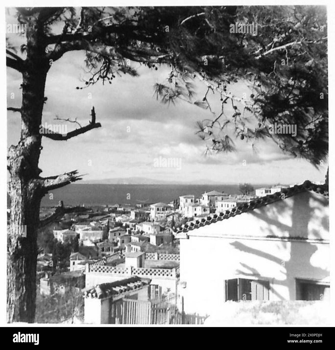 Les forces alliées réoccupent Samos dans les îles de la mer Égée, avec une vue sur New Karlovasi et la côte turque. Banque D'Images