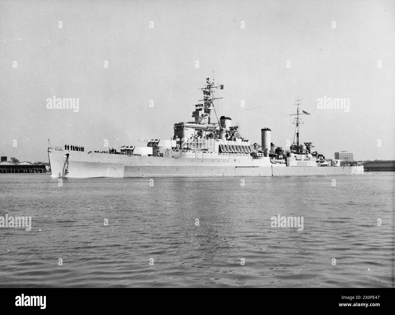 HMS UGANDA, CROISEUR BRITANNIQUE. 1944, EN MER. - , Banque D'Images