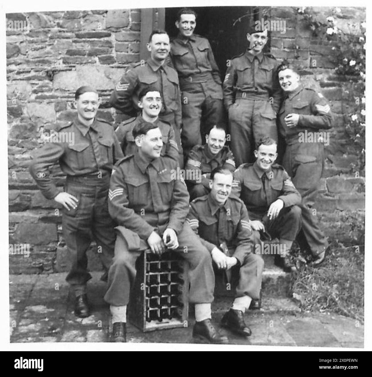 Groupe informel de sergents du régiment Green Howards en Irlande du Nord. Négatif photographique, armée britannique. Banque D'Images
