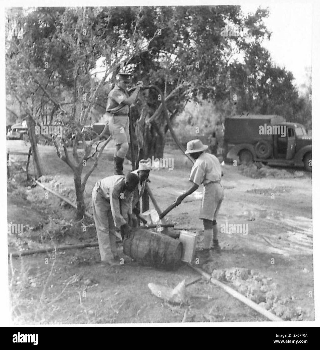 Un point d'approvisionnement en eau à Garissa soutient les forces d'occupation britanniques à Kismayu et Mogadiscio, dans le Somaliland italien. Banque D'Images