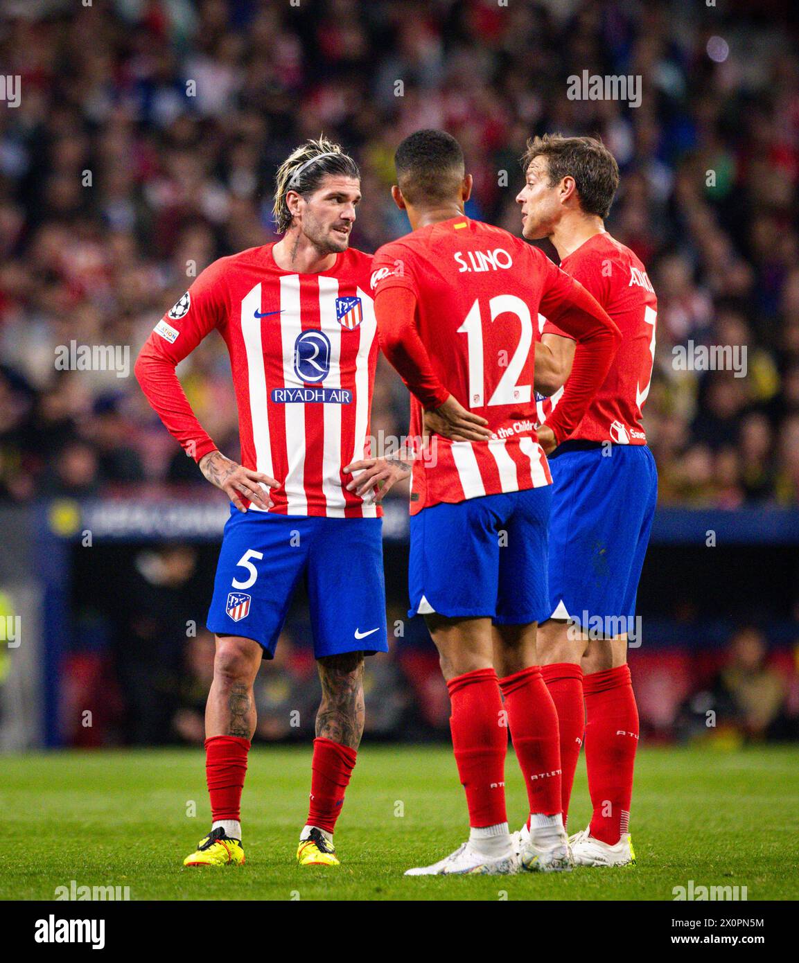 Madrid Espagne. 10 avril 2024. Rodrigo de Paul (Atlético) Samuel Lino (Atlético) Cesar Azpilicueta (Atlético) Atlético Madrid - Borussia Dortmund 10,04 Banque D'Images