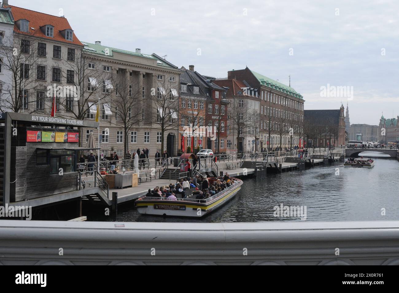 Copenhague, Danemark /13 avril 2024/.visite des canaux Copenhague croisière canard dans le canal de Copenhague ou canal dans la capitale danoise. (Photo.Francis Joseph Dean/Dean Pictures) Banque D'Images