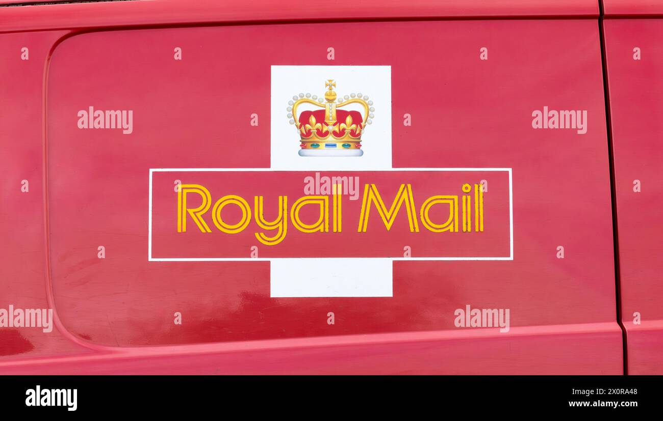 Royal mail signe sur le côté d'une camionnette, Angleterre, Royaume-Uni Banque D'Images Royal mail signe sur le côté d'une camionnette, Angleterre, Royaume-Uni Banque D'Images