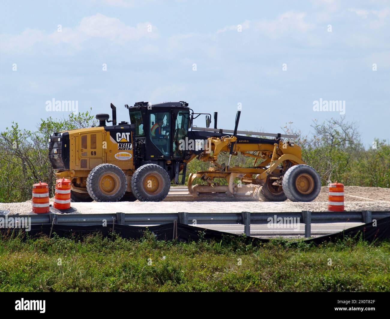 Miami, Floride, États-Unis - 16 mars 2024 : du matériel lourd Caterpillar participe aux projets de restauration des Everglades. Banque D'Images