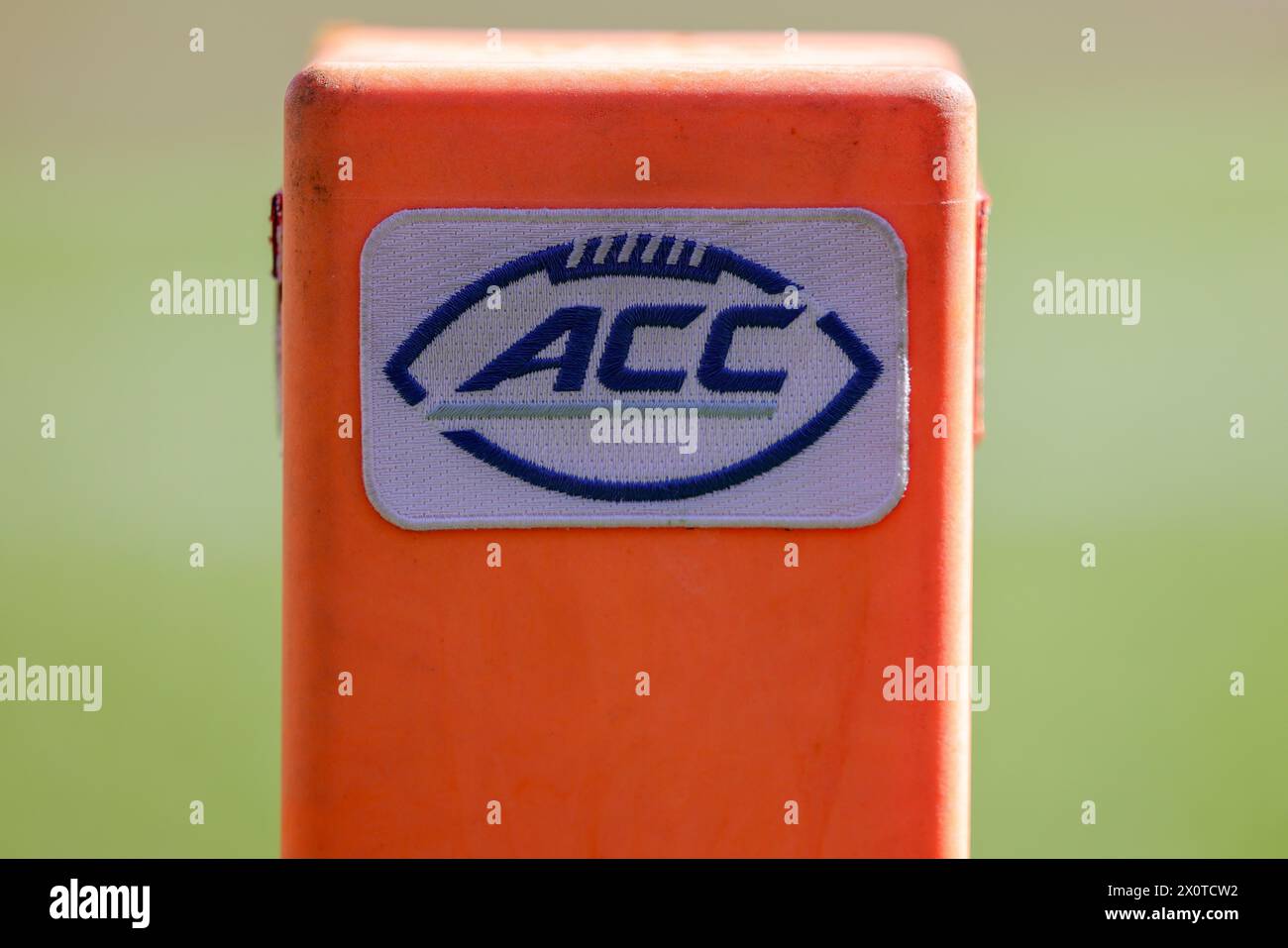 Blacksburg, Virginie, États-Unis. 13 avril 2024. Atlantic Coast Conference marque sur un pylône lors du Virginia Tech Hokies Spring Football Game 2024 au Lane Stadium de Blacksburg, en Virginie. Greg Atkins/CSM/Alamy Live News Banque D'Images