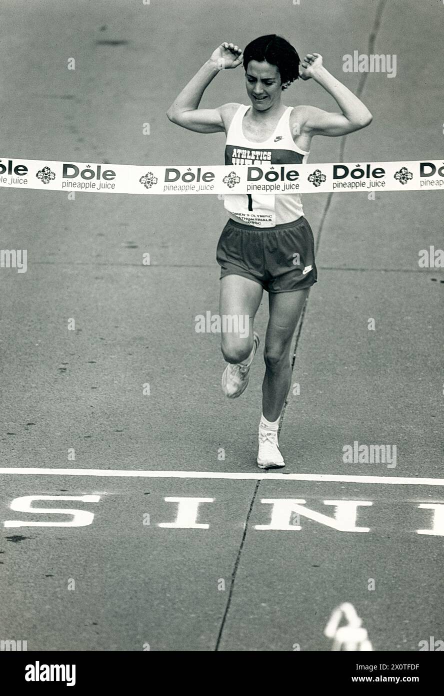 Joan Benoit remporte les essais par équipes du marathon olympique 1984 Banque D'Images