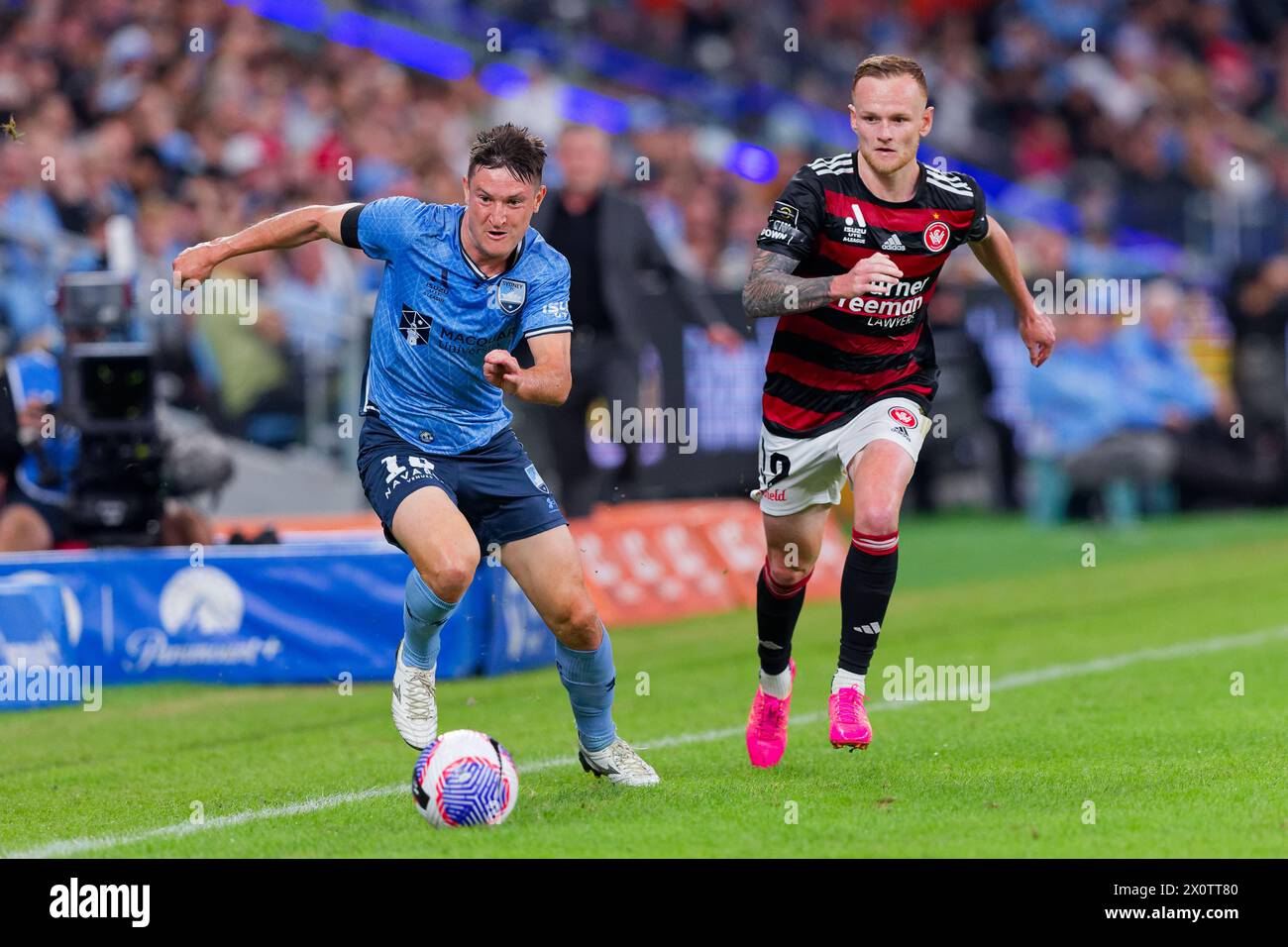 Sydney, Australie. 13 avril 2024. Joseph Lolley du Sydney FC contrôle le ballon lors du match de A-League RD24 masculin entre le Sydney FC et les Wanderers au stade Allianz le 13 avril 2024 à Sydney, Australie crédit : IOIO IMAGES/Alamy Live News Banque D'Images