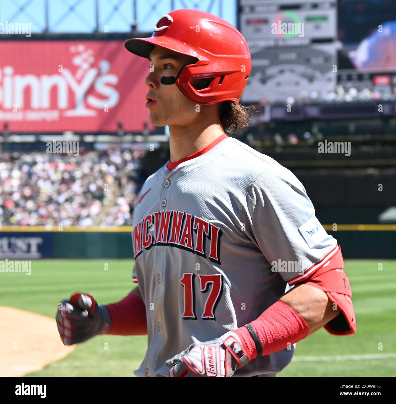 Chicago, États-Unis. 13 avril 2024. Stuart Fairchild en action lors du match de baseball des Cincinnati Reds vs Chicago White Sox de samedi où les Cincinnati Reds ont gagné 5-0 contre les Chicago White Sox au Guaranteed Rate Field à Chicago. Stuart Fairchild est un joueur de baseball professionnel taïwanais-américain pour les Reds de Cincinnati de la Major League Baseball. (Photo de Kyle Mazza/SOPA images/SIPA USA) crédit : SIPA USA/Alamy Live News Banque D'Images