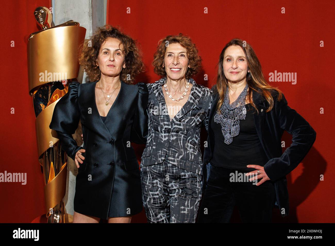 Die DEUTSCHE FILMAKADEMIE lädt zum Nominiertenabend des DEUTSCHEN FILMPREISES 2024 Marie-Lou Sellem, Adele Neuhauser und Barbara Philipp beim Lola Nominiertenabend des Deutschen Filmpreises 2024 in der Bar Brass AM 13.04.2024 in Berlin. Droit d'auteur : xEventpressxKochanx Banque D'Images