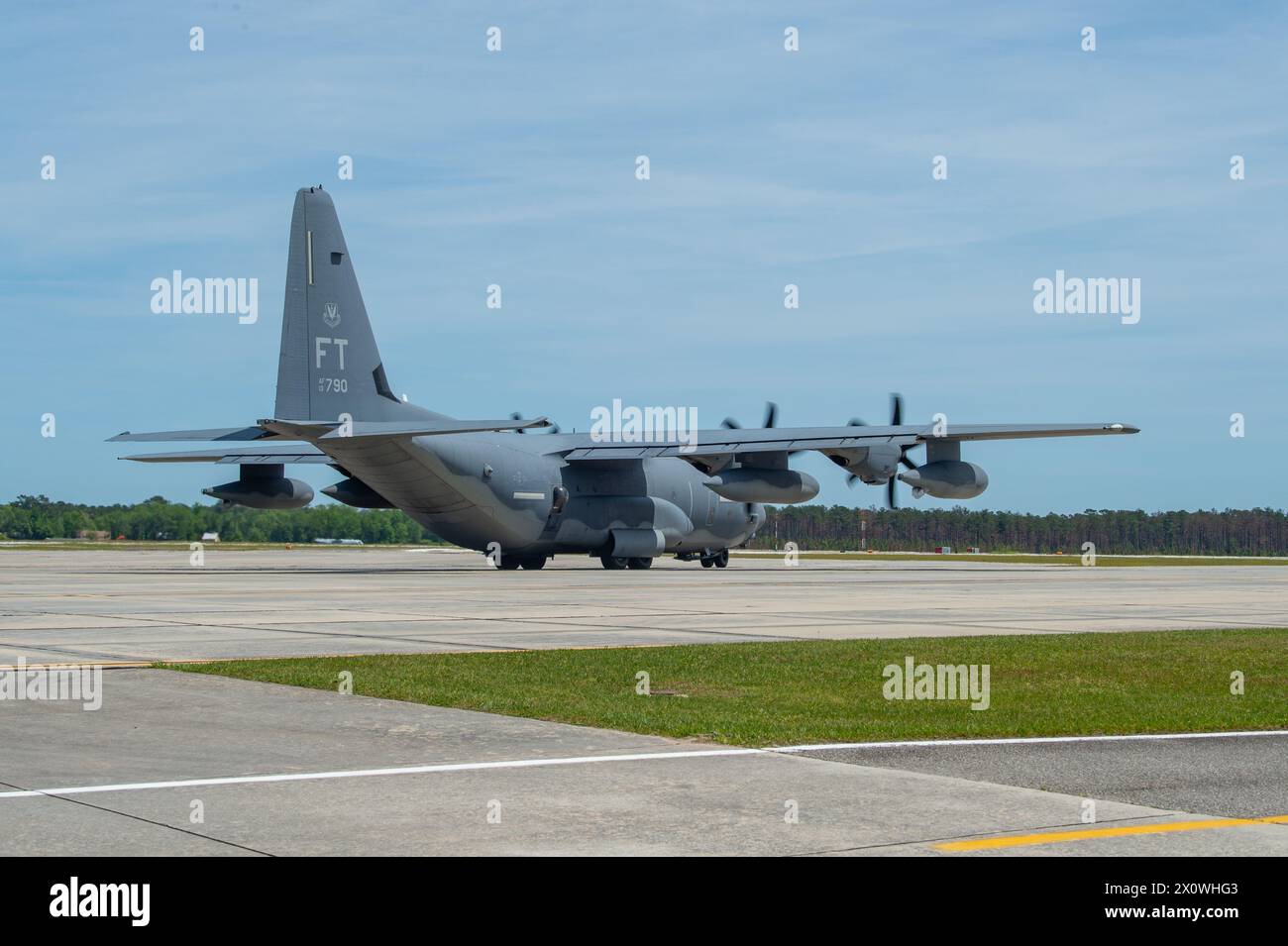 Un HC-130J combat King II de l'US Air Force affecté au 71st Rescue Squadron se prépare à prendre le ciel pour soutenir l'exercice Ready Tiger 24-1 Banque D'Images