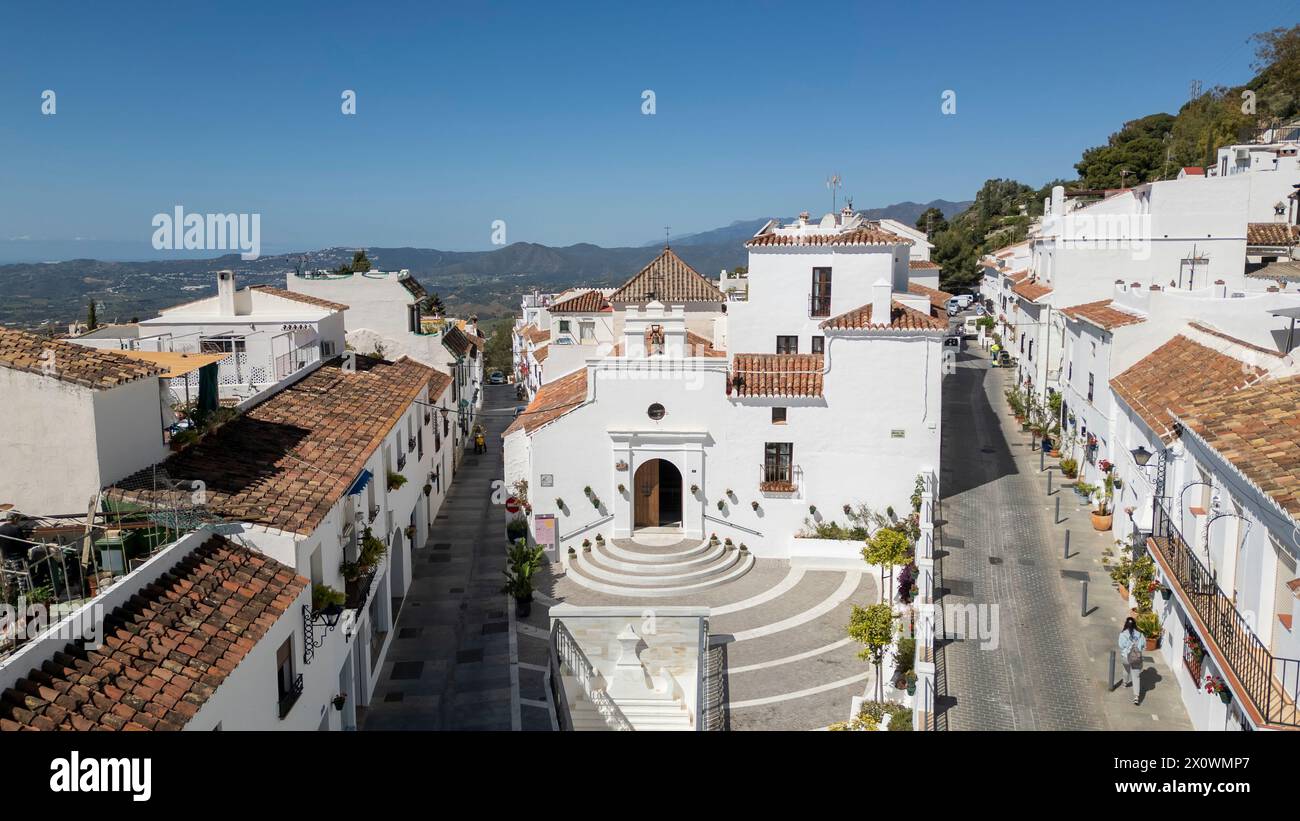 Vue aérienne du magnifique village méditerranéen de Mijas sur la Costa del sol de Malaga, Espagne. Banque D'Images