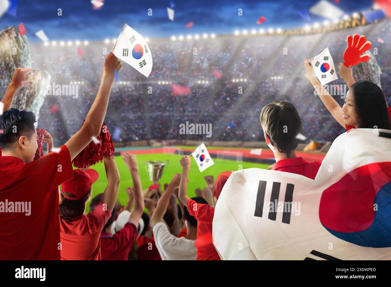 Joueur de football sud-coréen sur le stade. Fans coréens sur un terrain de football regardant l'équipe jouer. Groupe de supporters avec drapeau et maillot national acclamant Banque D'Images