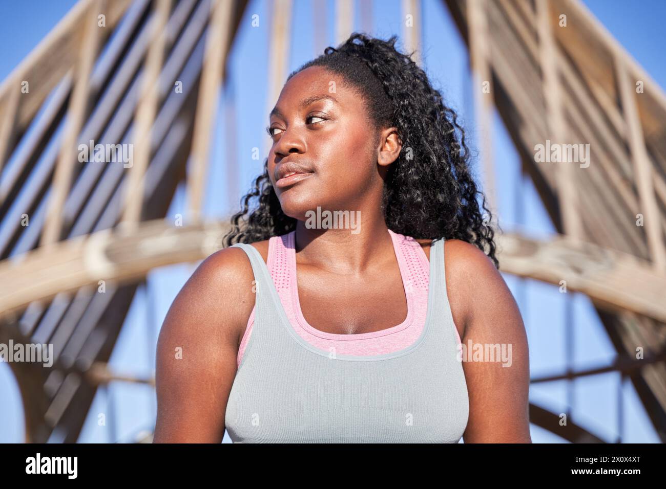 Portrait d'une jeune femme noire sportive en bonne santé Banque D'Images
