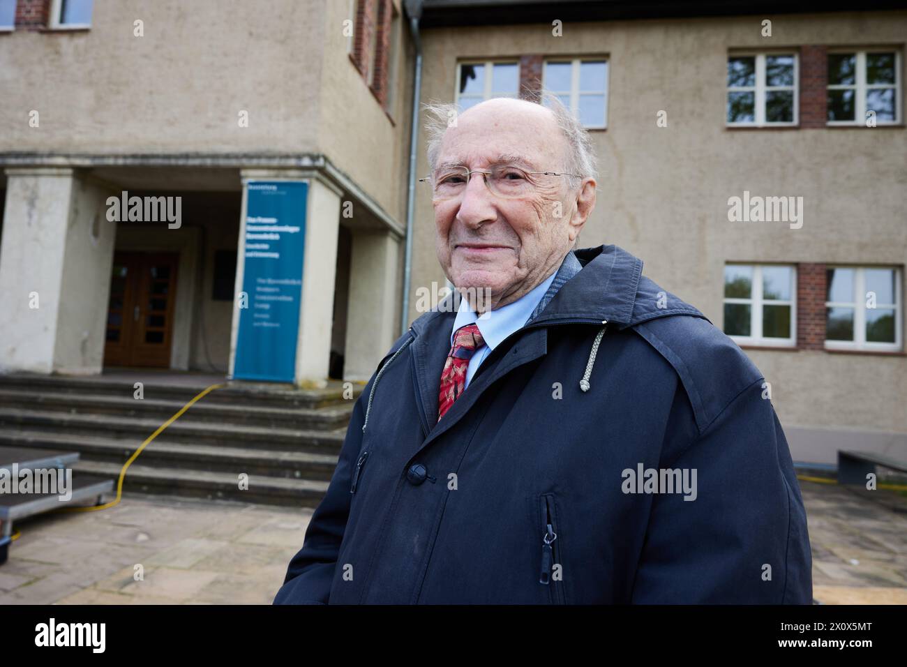 14 avril 2024, Brandebourg, Fürstenberg/Havel : Richard Fagot, survivant de l'Holocauste, participe à la cérémonie de commémoration centrale pour marquer le 79e anniversaire de la libération du camp de concentration des femmes de Ravensbrück. Photo : Joerg Carstensen/dpa Banque D'Images