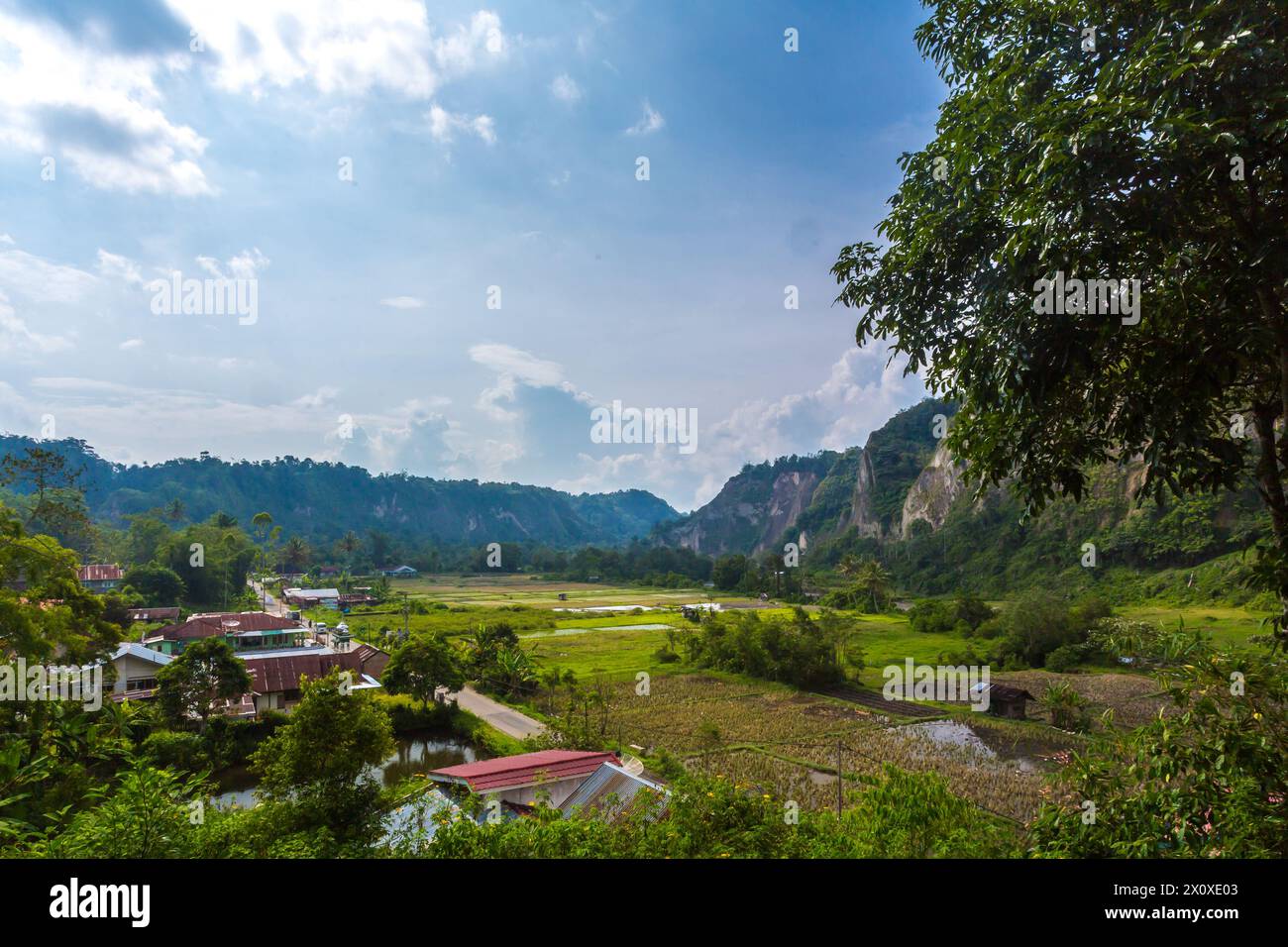 Bukittinggi est une ville située sur le côté ouest de l'île indonésienne de Sumatra, près des volcans du mont Merapi et du mont Singgalang. Le centre des années 1920 Ja Banque D'Images