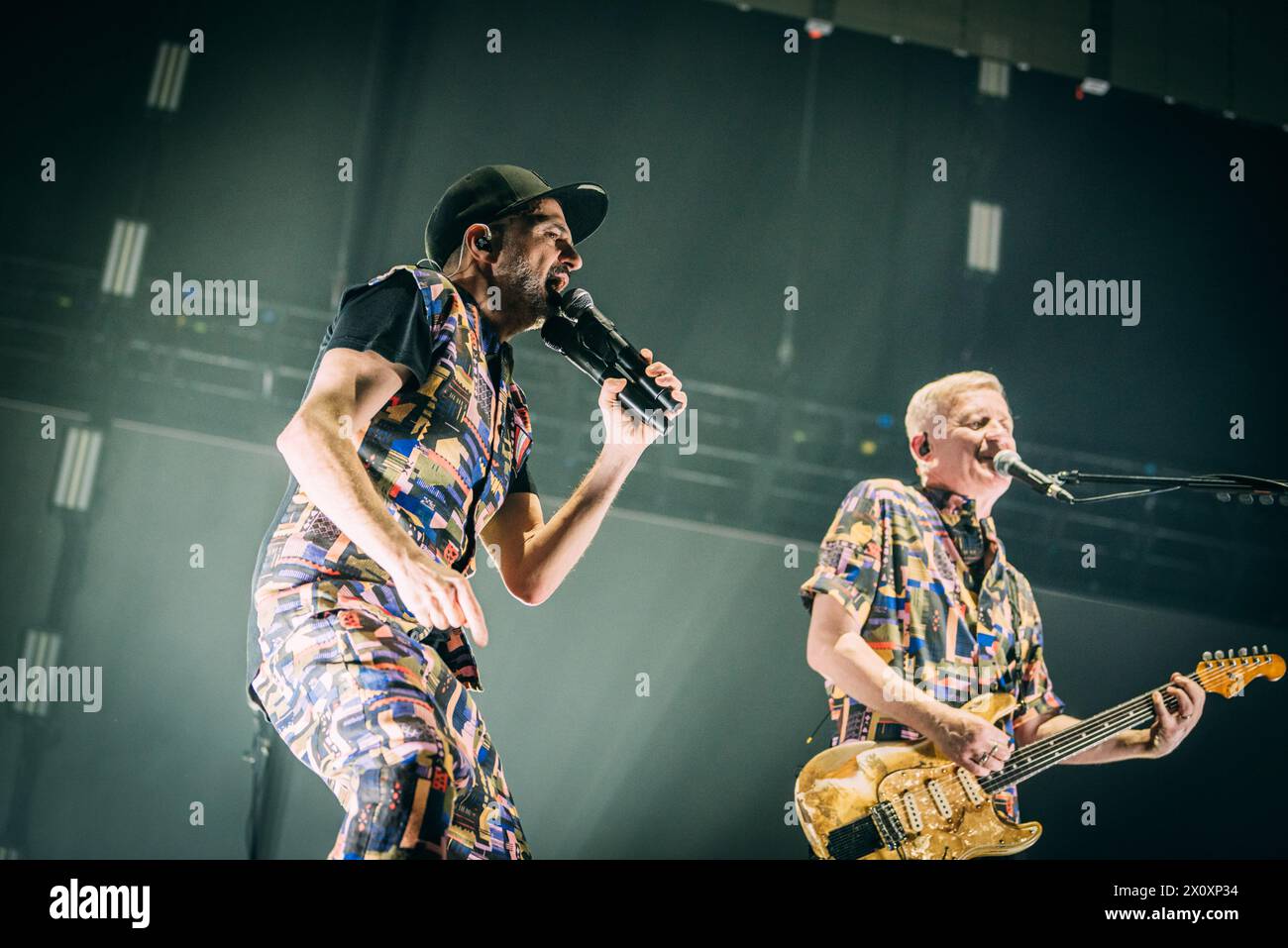 Turin, Turin, Italie. 13 avril 2024. Le chanteur Subsonica Samuel Romano et le guitariste Max Casacci lors du concert à l'Inalpi Arena de Turin (crédit image : © Matteo SECCI/ZUMA Press Wire) USAGE ÉDITORIAL SEULEMENT! Non destiné à UN USAGE commercial ! Banque D'Images