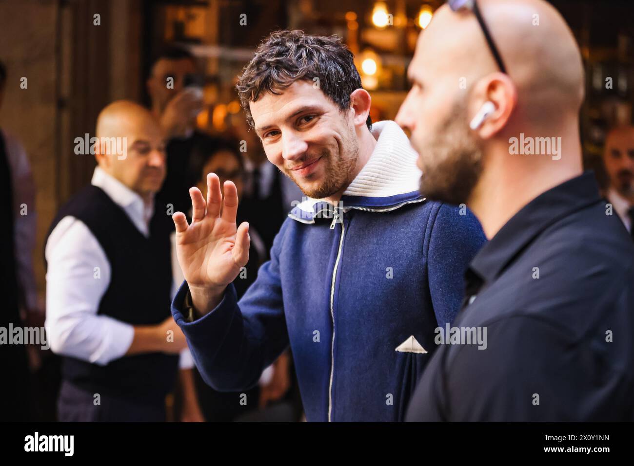 Josh O'Connor arrive à Piazza Duomo pour la photocall de la première italienne de ''Challengers'' à Milan, Italie, le 14 avril 2024. (Photo de Alessandro Bremec/NurPhoto) Banque D'Images