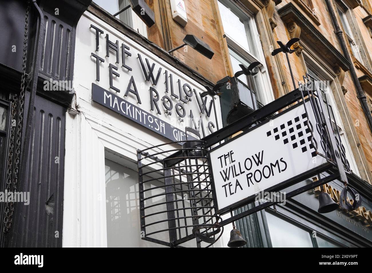 Signalisation pour les salons de thé Willow, Buchanan Street, Glasgow, Écosse, Royaume-Uni, célèbre pour être dans le style de Charles Rennie Macintosh. Banque D'Images