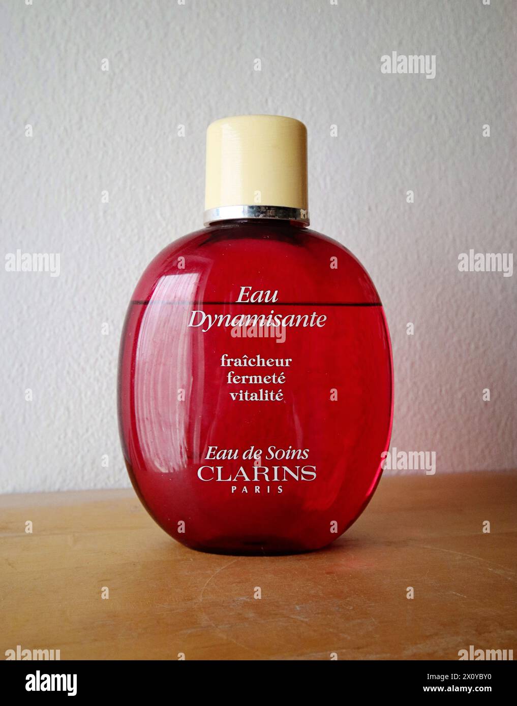 Eau dynamisante, parfum vintage de Clarins pour femme au parfum frais d'agrumes encore en production à partir de 1987 Banque D'Images
