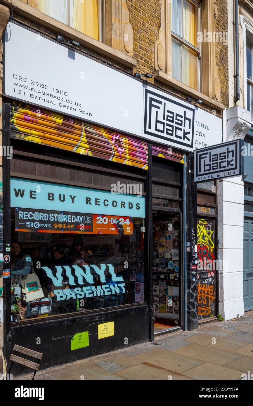 Flash Back Record Store sur Bethnal Green Road East London. Fondée en 1997 Flash Back est une chaîne de trois magasins de disques indépendants. Banque D'Images